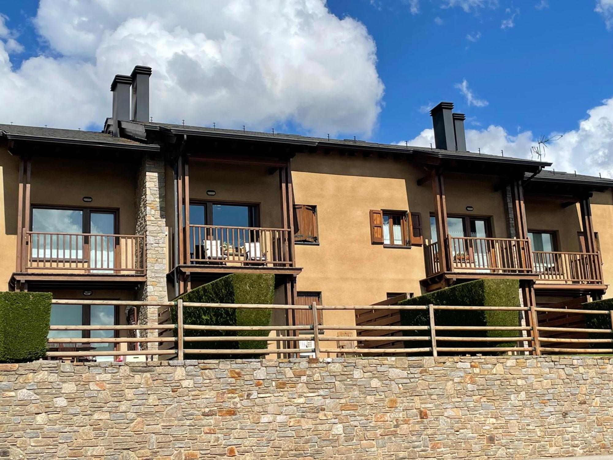 Apartamento Renovado Con Jardin Privado, Parking ,Wifi Y Piscina Osseja Exterior photo